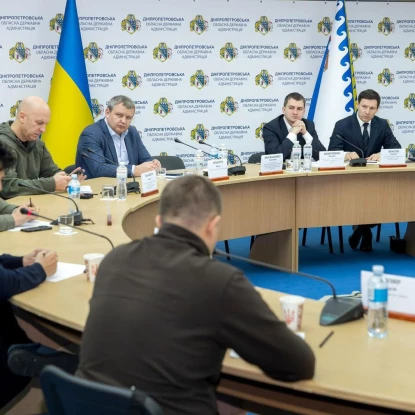 У Дніпрі відбувся круглий стіл щодо викликів прифронтових громад. Фото: Миколаївська обласна рада