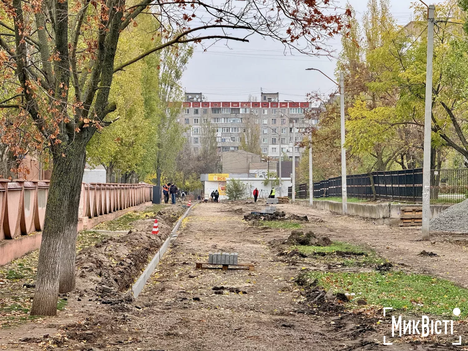 Тротуар на вулиці Озерна ремонтують за ₴3,1 млн. Фото: «МикВісті»