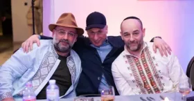 Тимур Міндіч (зліва) та Олександр Цукерман (посередині) під час одного із заходів у Києві в березні 2024 року. Фото: «Схеми»