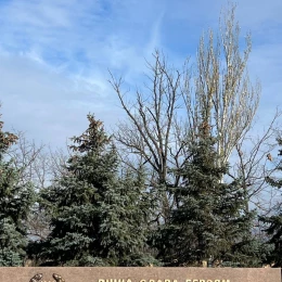 У Миколаєві оновили напис на пам’ятнику Ольшанців українською мовою. Фото: КП «Миколаївські парки»