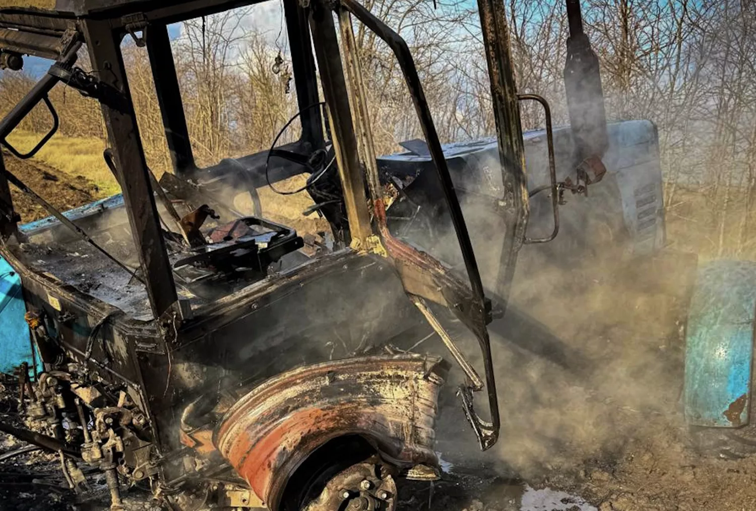 У Миколаївській області трактор підірвався на боєприпасі. Фото: ДСНС