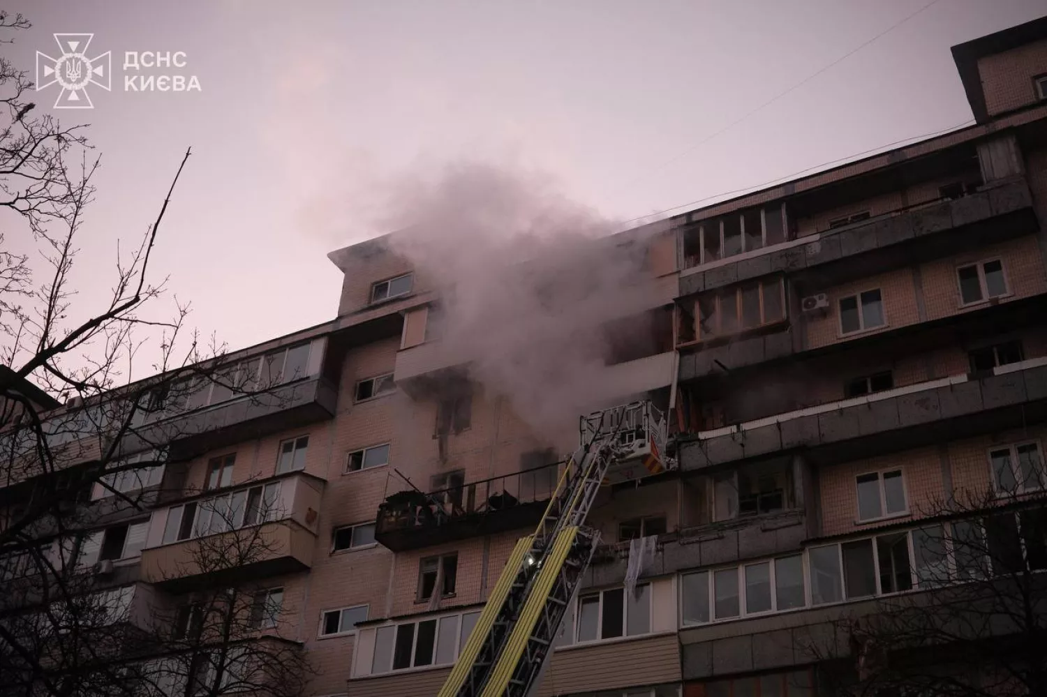 Наслідки обстрілу Києва 14 листопада. Фото: ДСНС Києва