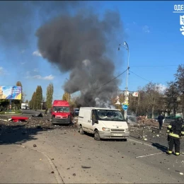 Російські дрони вдарили по ринку в Чорноморську. Фото: Одеська ОВА