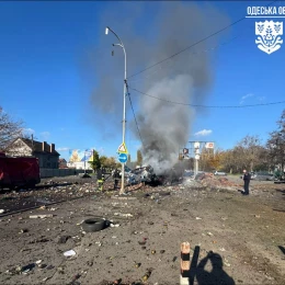 Російські дрони вдарили по ринку в Чорноморську. Фото: Одеська ОВА