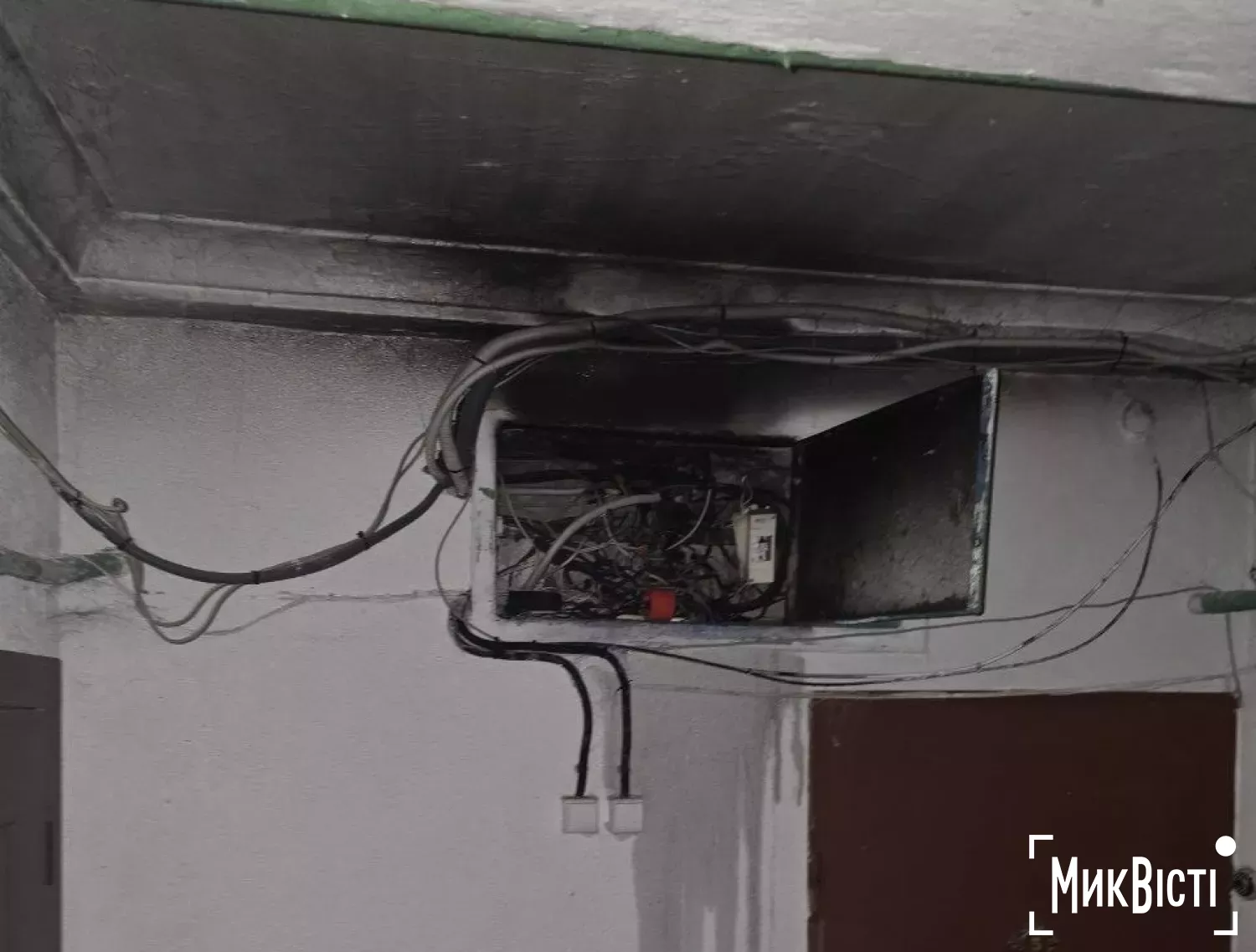 Наслідки пожежі електромережі на першому поверсі будинку за адресою Бузника, 10. Фото: Ольга Паленкова