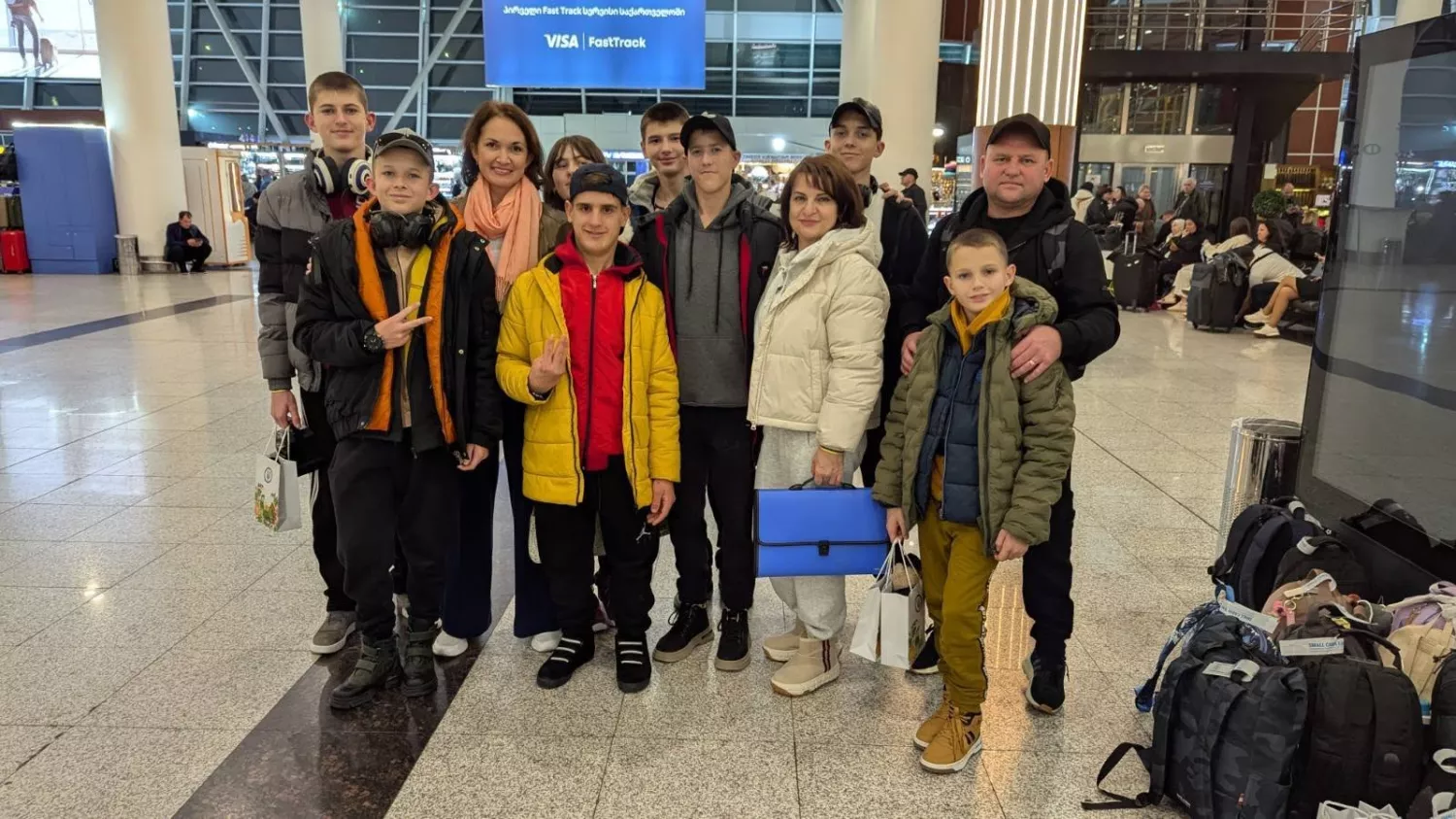 Діти приїхали до України разом із директоркою закладу, яка і вивезла їх з Росії до Грузії. Фото: Посольство України в Грузії