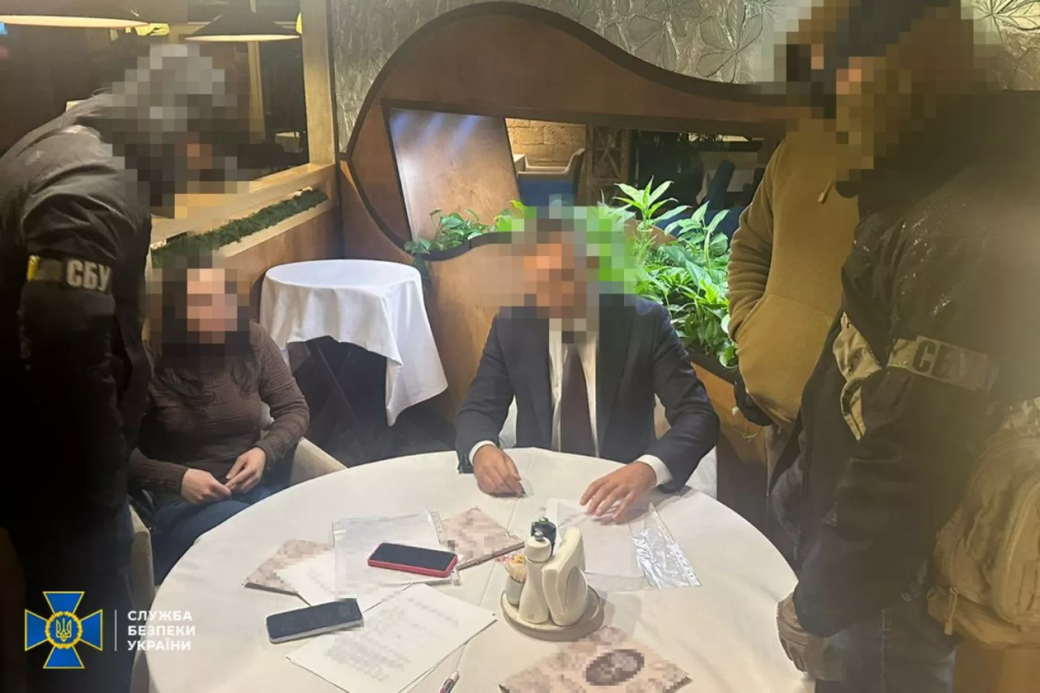 Голова партії обіцяв мандат нардепа за 160 тис. доларів, його затримали за підозрою у шахрайстві. Фото: СБУ