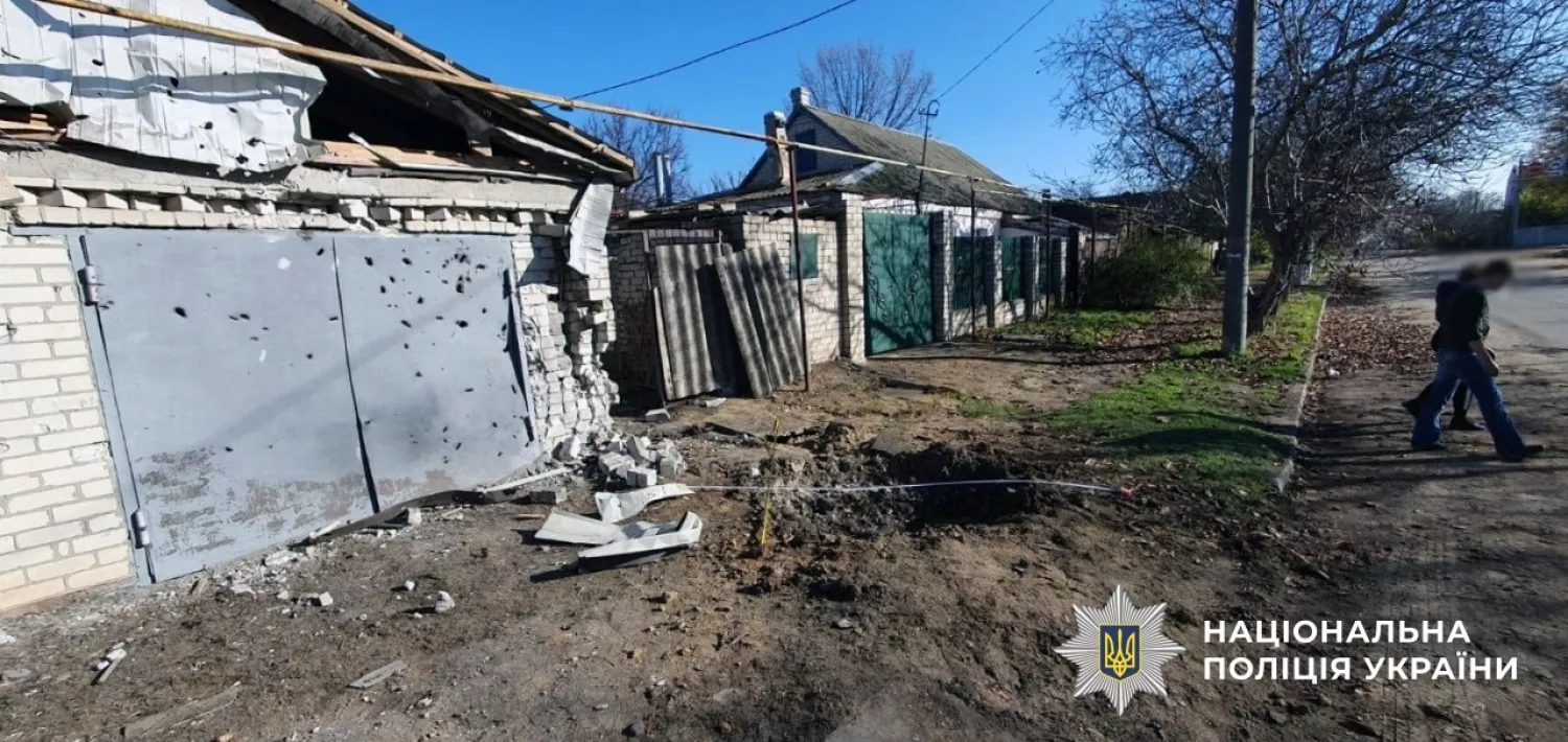 Наслідки обстрілу Херсонщини. Фото: Нацполіція