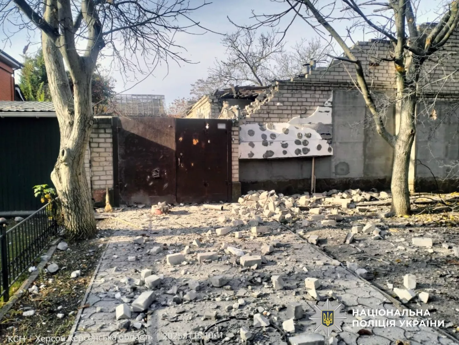 Наслідки обстрілу Херсонщини. Фото: Нацполіція