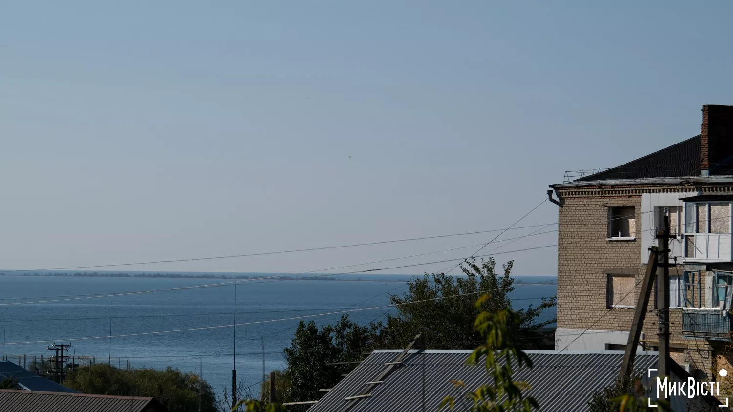 На горизонті видніється Кінбурнська коса, звідки російська війська обстрілюють Очаків, фото «МикВісті»