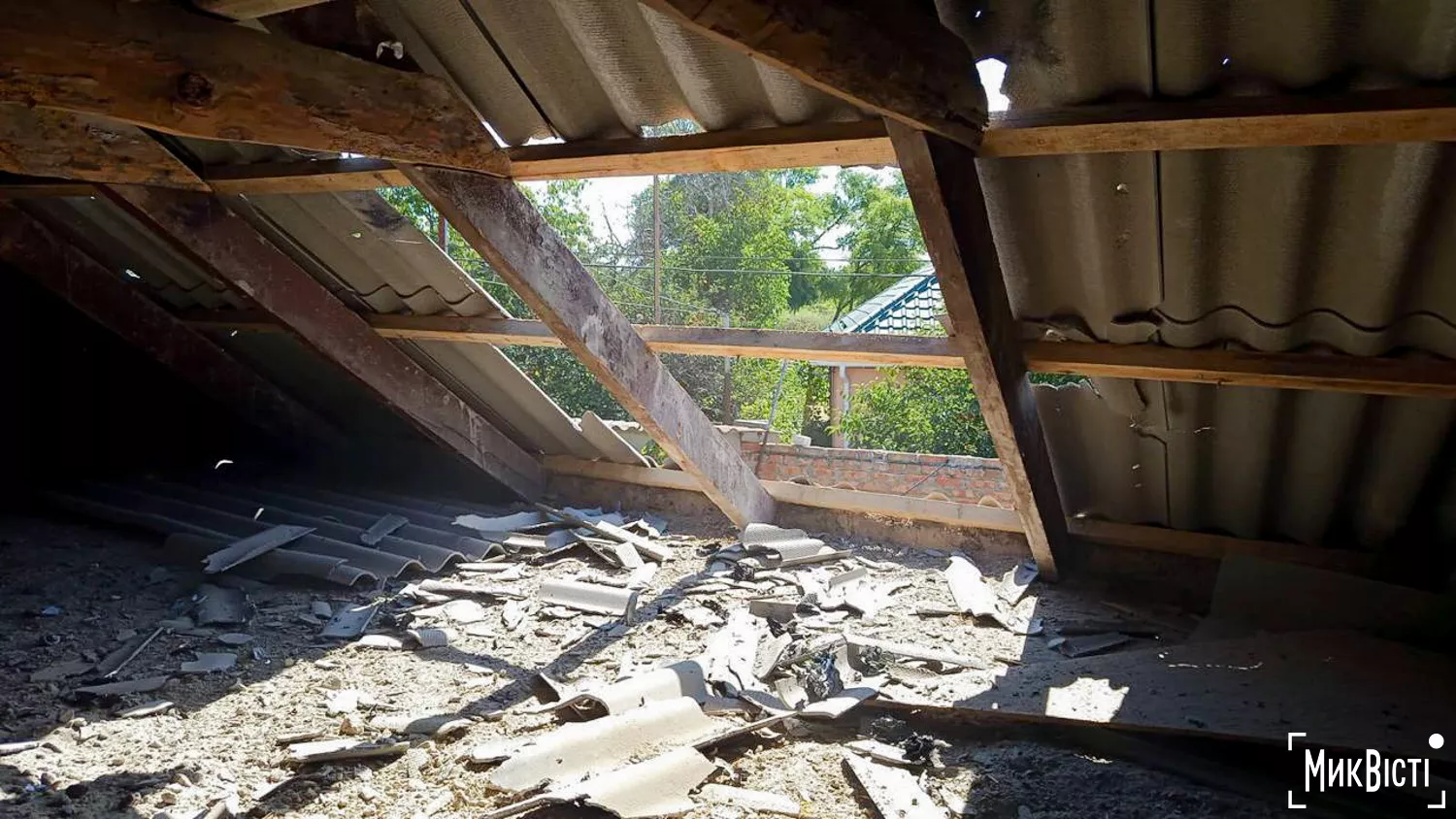 Наслідки удару російського FPV-дрону в Очакові. Фото «МикВісті» надали військові