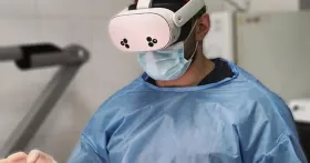 Хірурги України провели понад 200 операцій за допомогою окулярів доповненої реальності. Фото: МОЗ