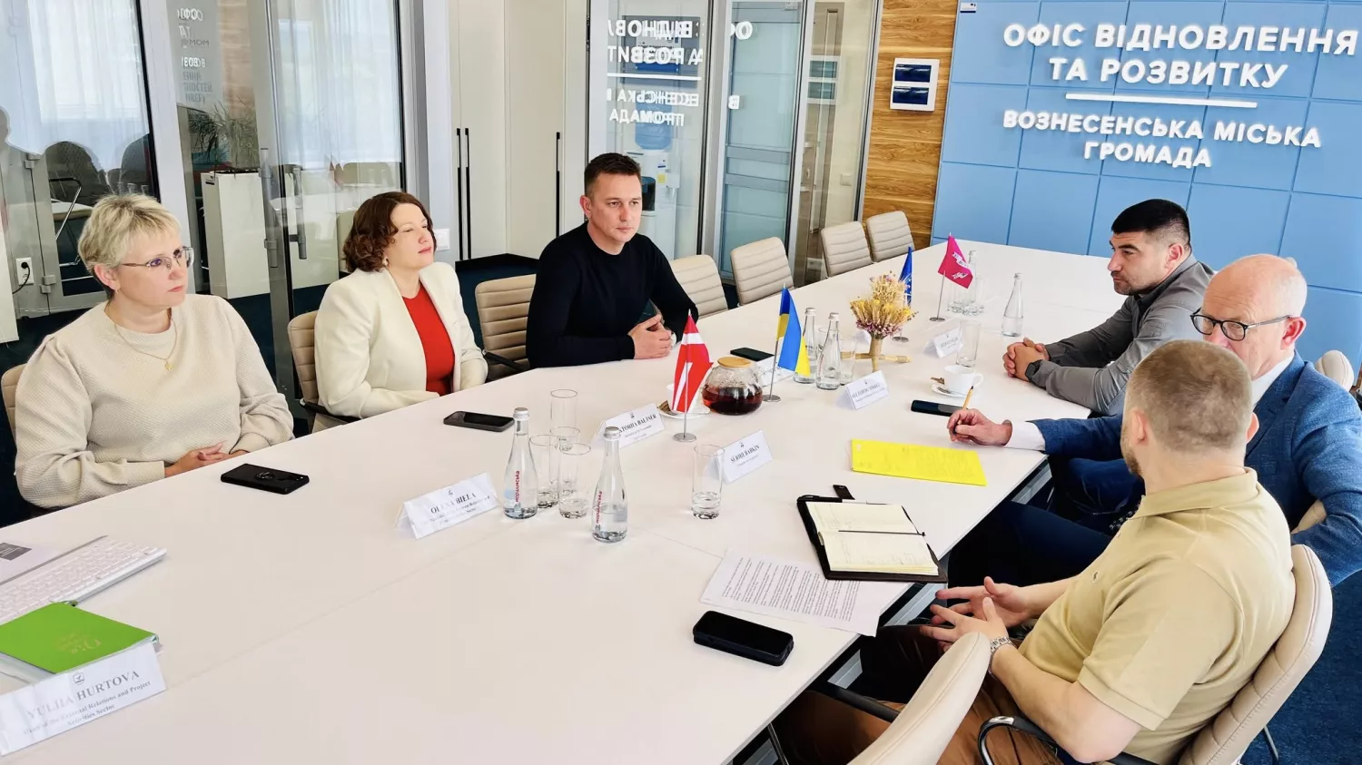 23 травня Вознесенська громада мала честь приймати з офіційним візитом високоповажних гостей — Посла Королівства Данія в Україні Ole Egberg Mikkelsen та радника з питань співпраці Сергія Бабкіна.