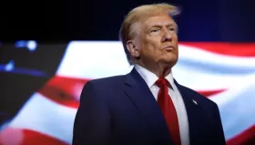 Дональд Трамп погодиться на санкції проти Росії, якщо збереже вирішальний вплив на їхнє застосування. Фото: ukrinform.ua