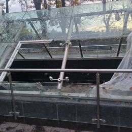 Піраміда-музей на Приморському бульварі в Одесі знову пошкоджена. Фото: Одеська МВА