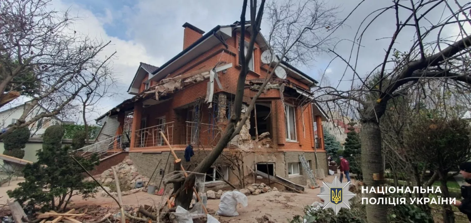 Наслідки обстрілу Херсонщини. Фото: Нацполіція