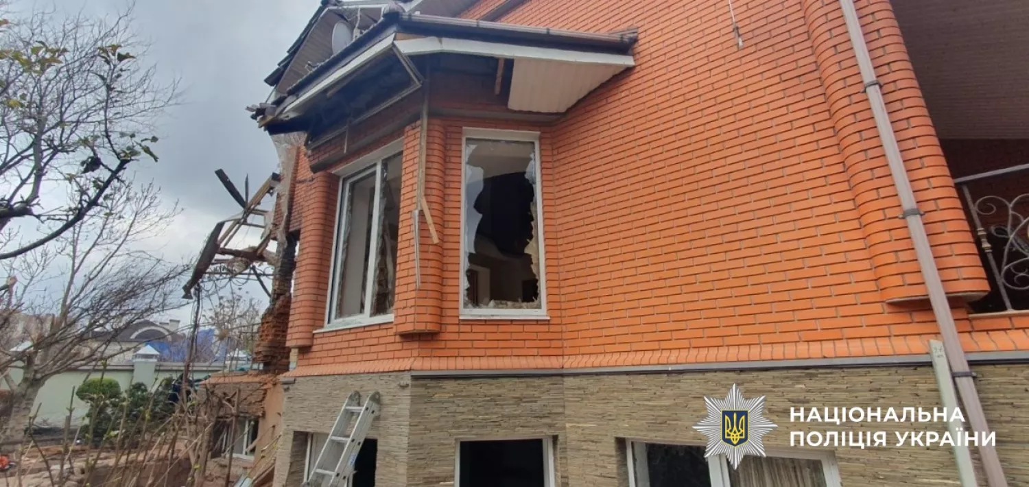 Наслідки обстрілу Херсонщини. Фото: Нацполіція