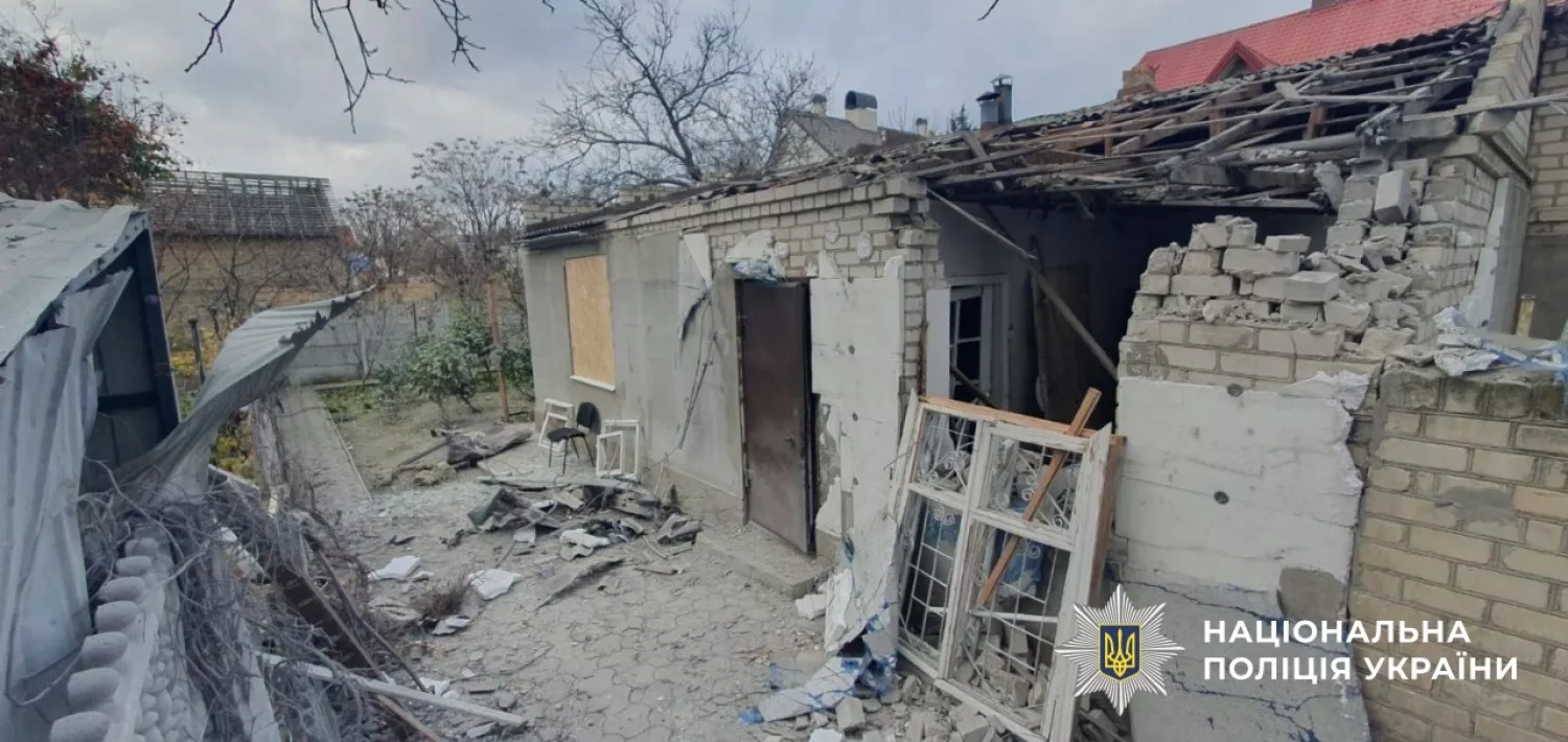 Наслідки обстрілу Херсонщини. Фото: Нацполіція