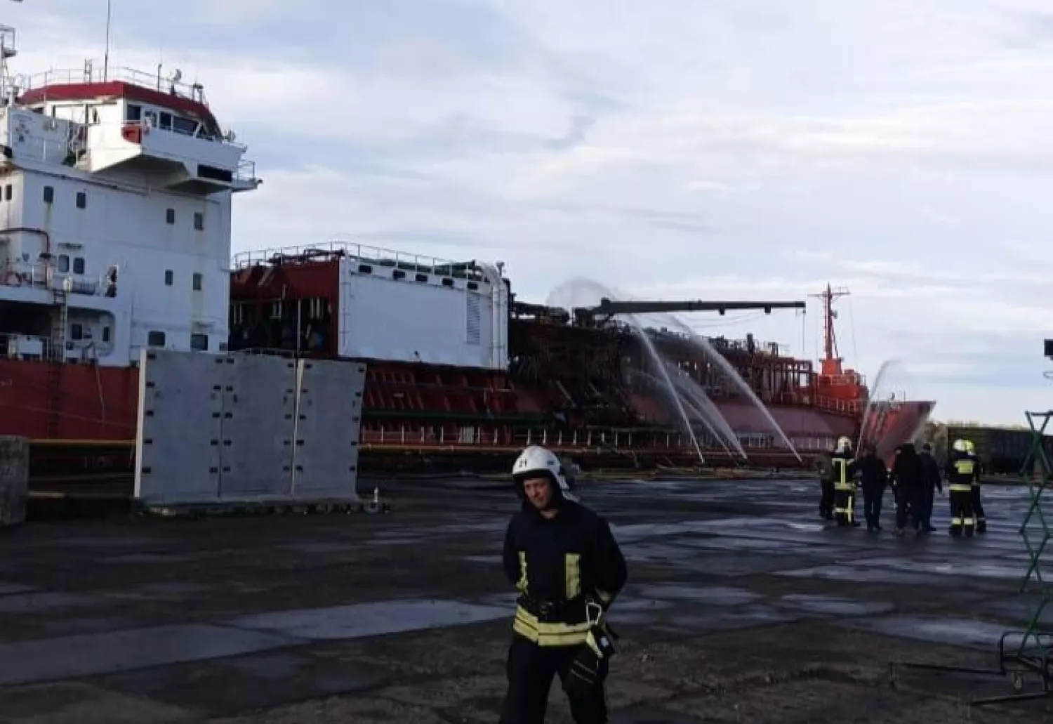 Пожежу на цивільному судні після удару російської ракети в порту Ізмаїл повністю ліквідували. Фото:  Адміністрація морських портів України