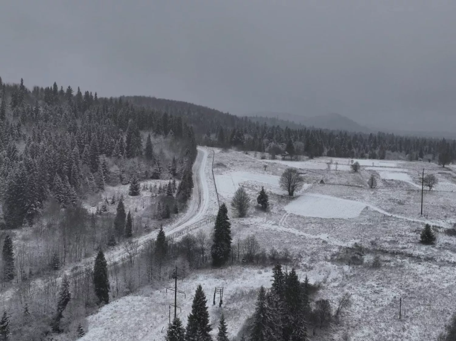 Засніжені пейзажі на Львівщині. Листопад, 2025 року. Фото: Держприкордонслужба