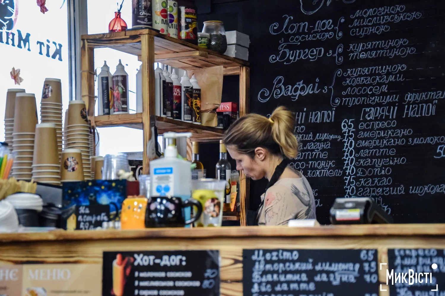 Робочий процес у кав’ярні в центрі Миколаєва. Фото: МикВісті