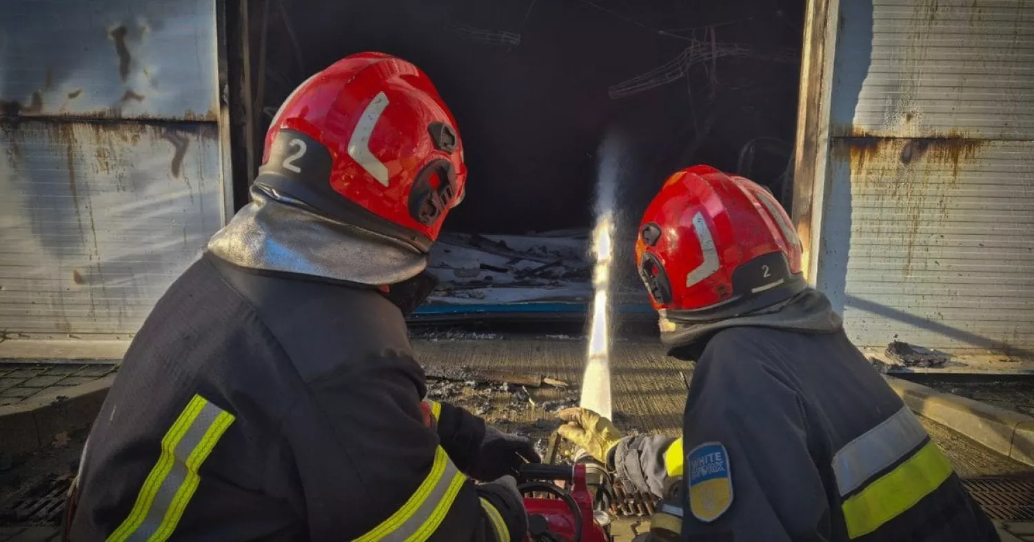 У Львові знищені 900 посилок у відділенні «Укрпошти» через атаки РФ. Фото: ДСНС