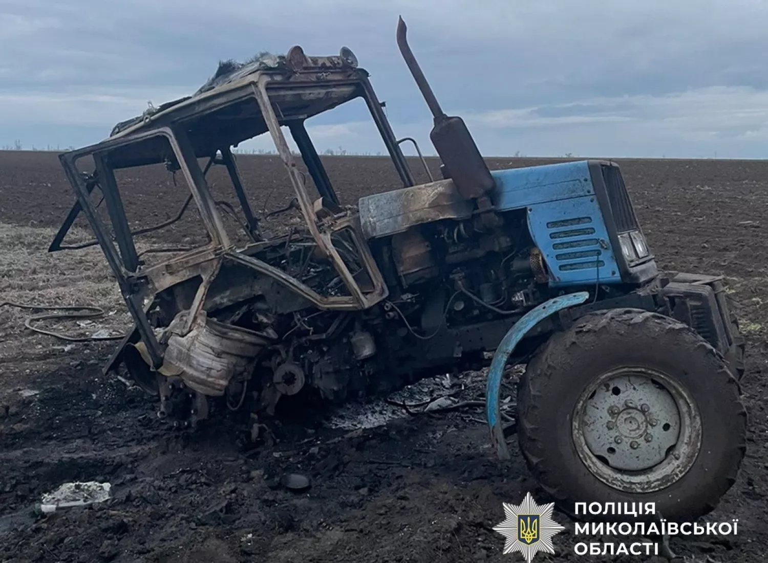 На місці підриву трактора на Миколаївщині сапери виявили ще одну міну. Фото: Поліція Миколаївщини