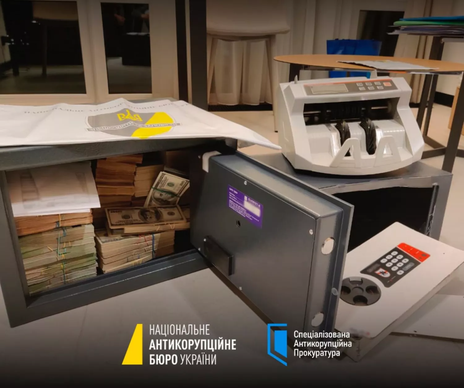 НАБУ і САП затримали 5 осіб і встановили керівника злочинної організації. Фото: НАБУ, САП