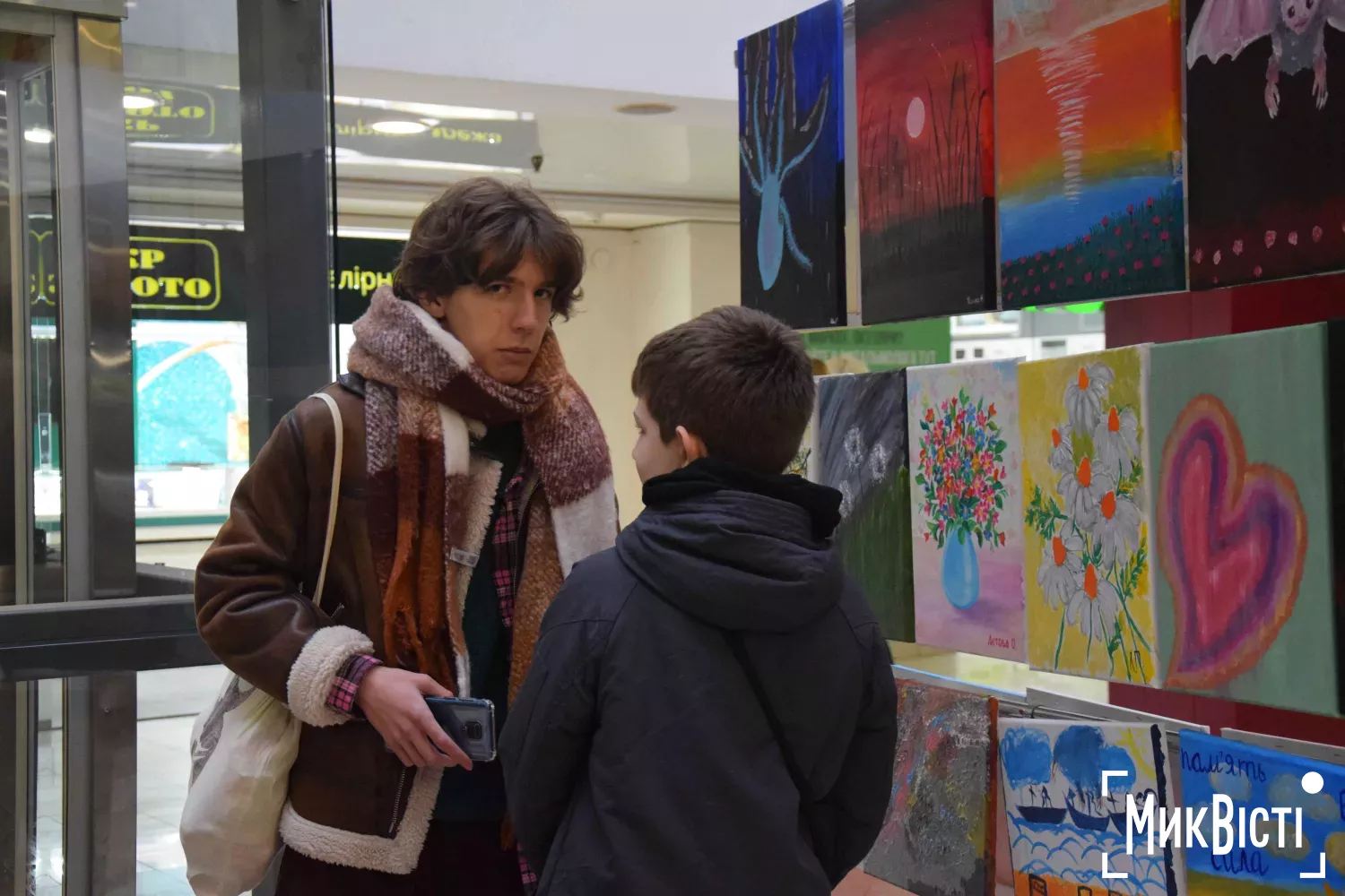 У Миколаєві презентували виставку робіт сімей українських захисників «Жінки. Війна. Життя». Фото: 