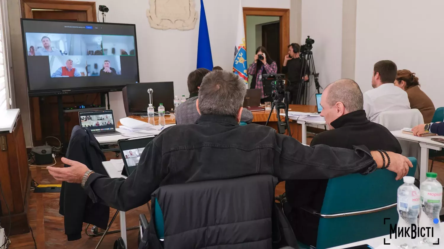 Депутати Сергій Кантор та Федір Панченко, під час засідання сесії міськради. Фото: «NikVesti»