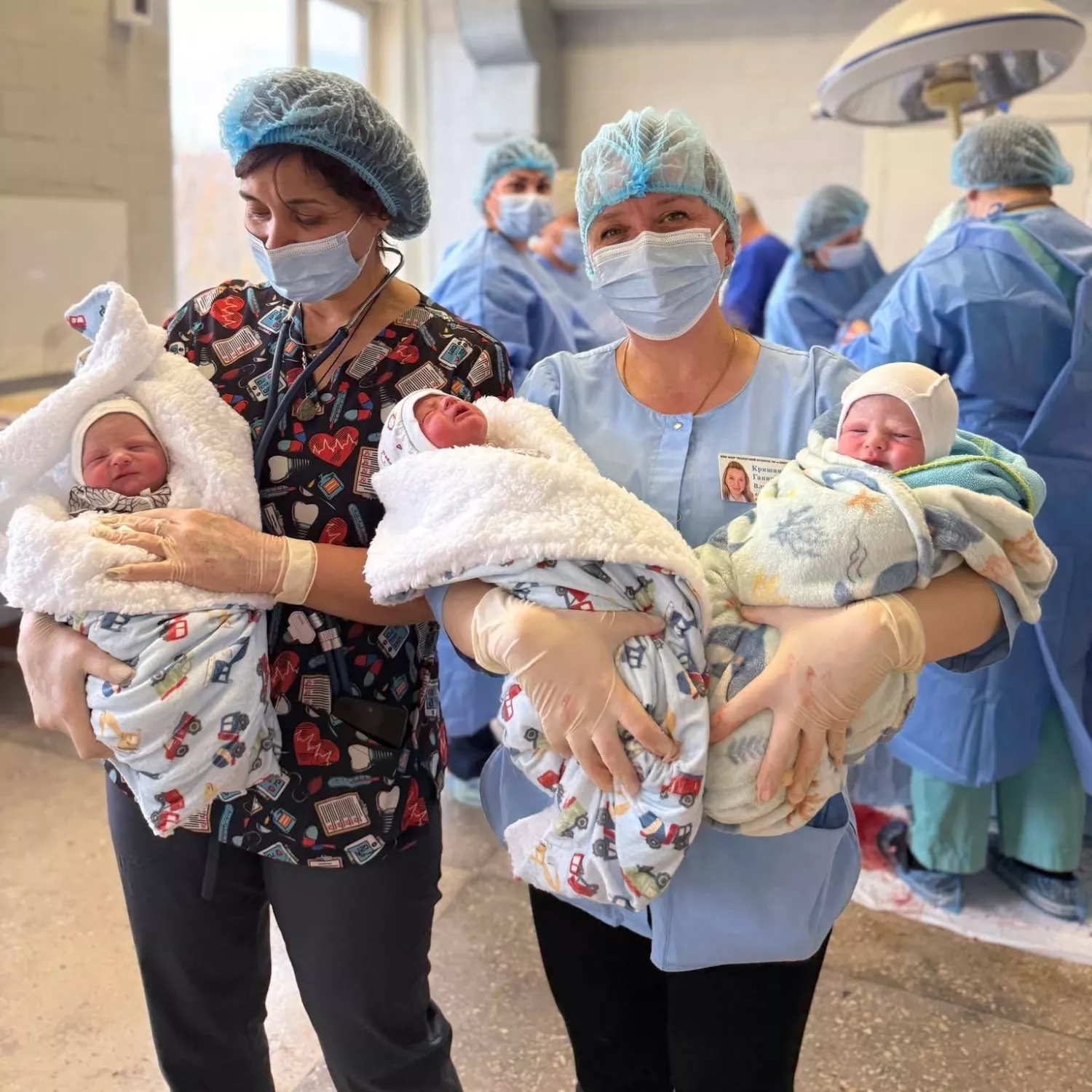 Трійню, яка народилась у Миколаєві виписали з лікарні. Фото: Управління охорони здоров'я Миколаївської міської ради