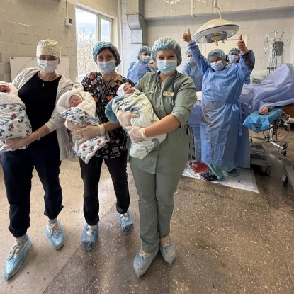 Трійню, яка народилась у Миколаєві виписали з лікарні. Фото: Управління охорони здоров'я Миколаївської міської ради