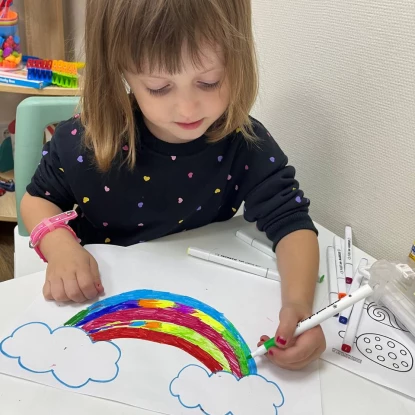 Діти під час занять арттерапії. Фото: