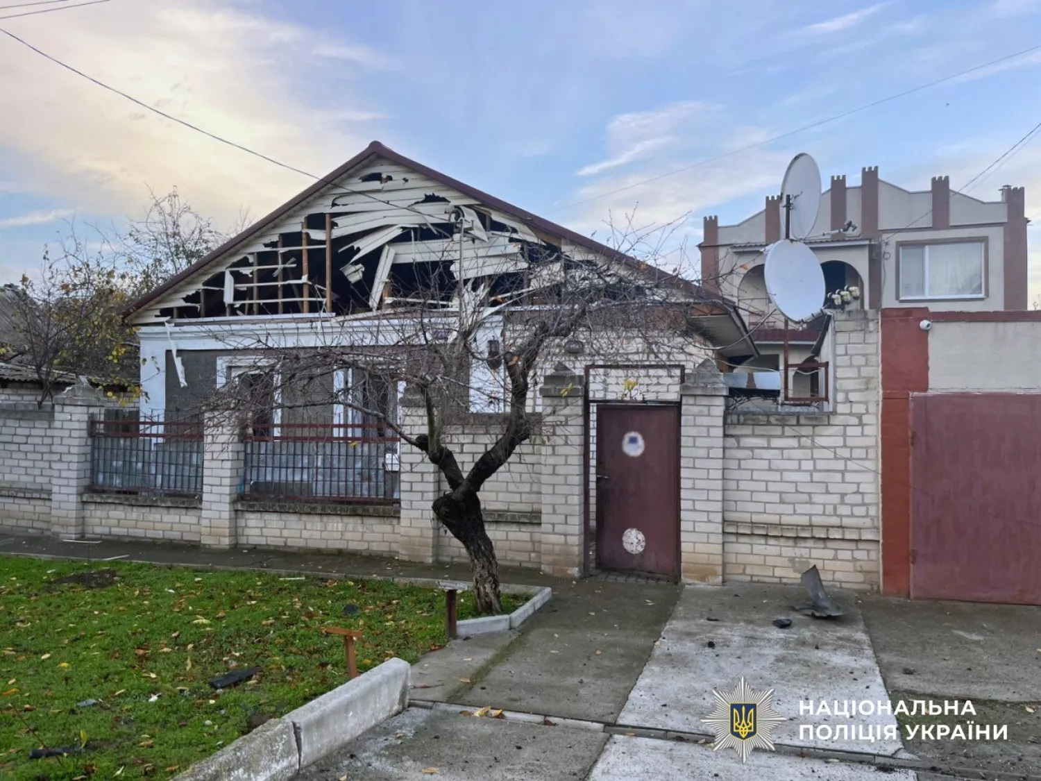 Наслідки обстрілу Херсонщини. Фото: Нацполіція