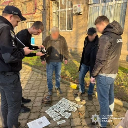 Двох миколаївців підозрюють у «продажі» фіктивних меддовідок для ухилення від служби. Фото: Нацполіція Миколаївщини