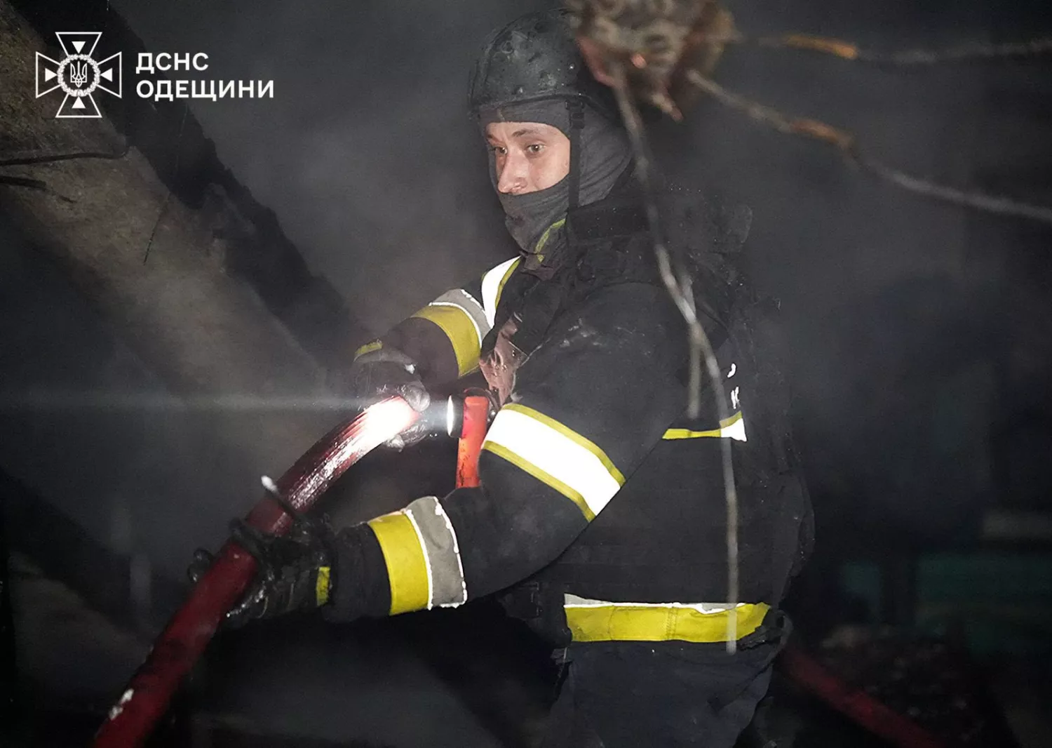 Через російську атаку по Одещині пошкоджені об’єкти енергетики та порту, є поранені. Фото: ДСНС