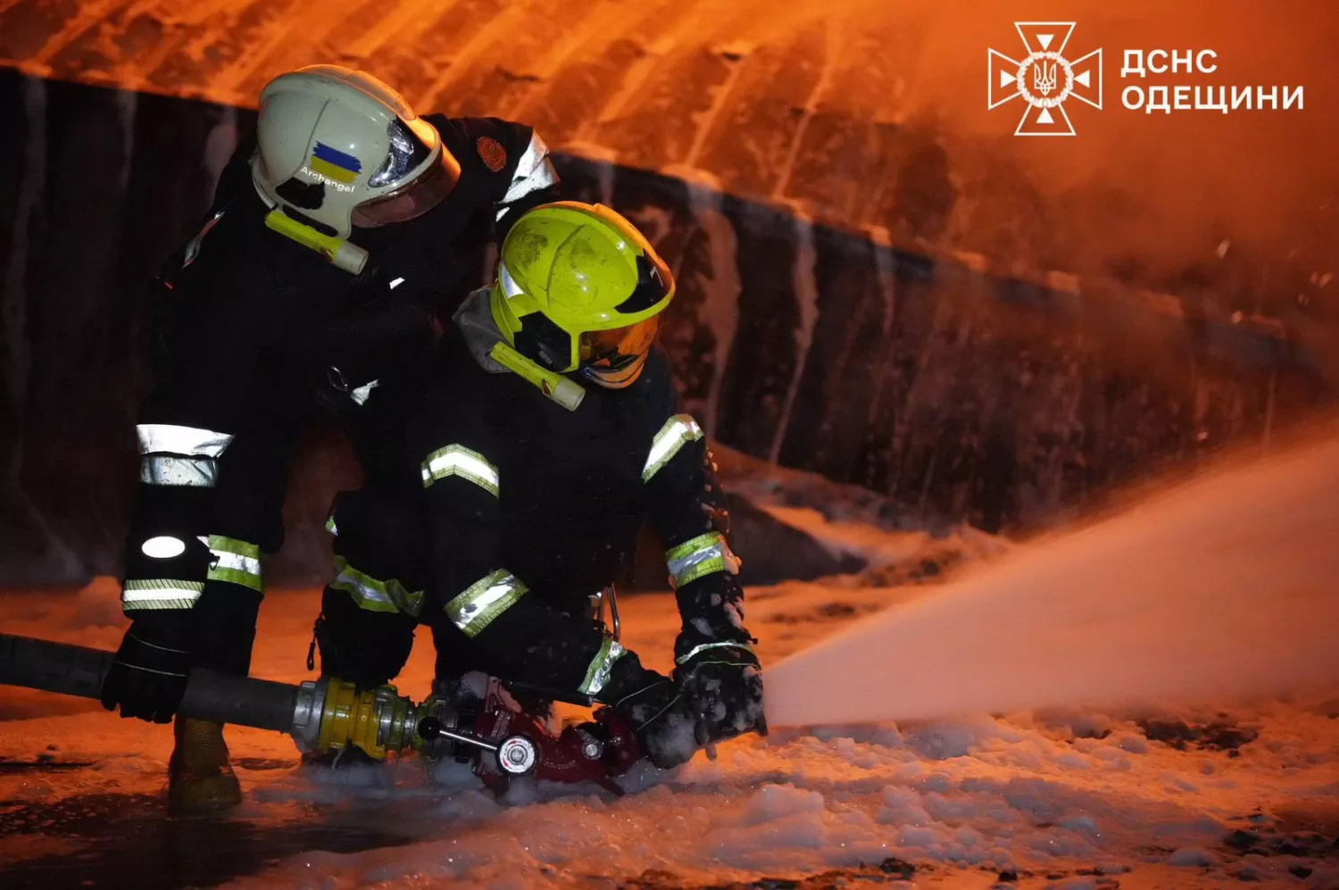 Через російську атаку по Одещині пошкоджені об’єкти енергетики та порту, є поранені. Фото: ДСНС