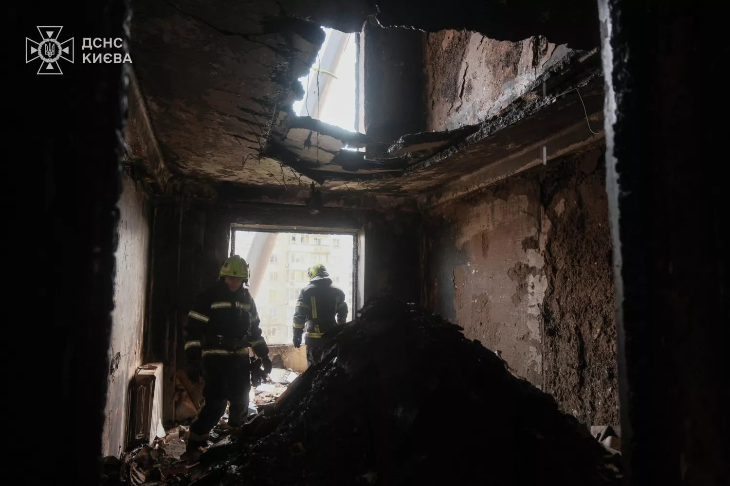 Наслідки обстрілу Києва 25 листопада. Фото: ДСНС