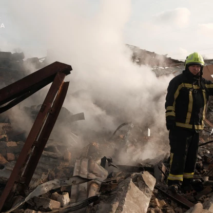 Наслідки обстрілу Києва 25 листопада. Фото: ДСНС