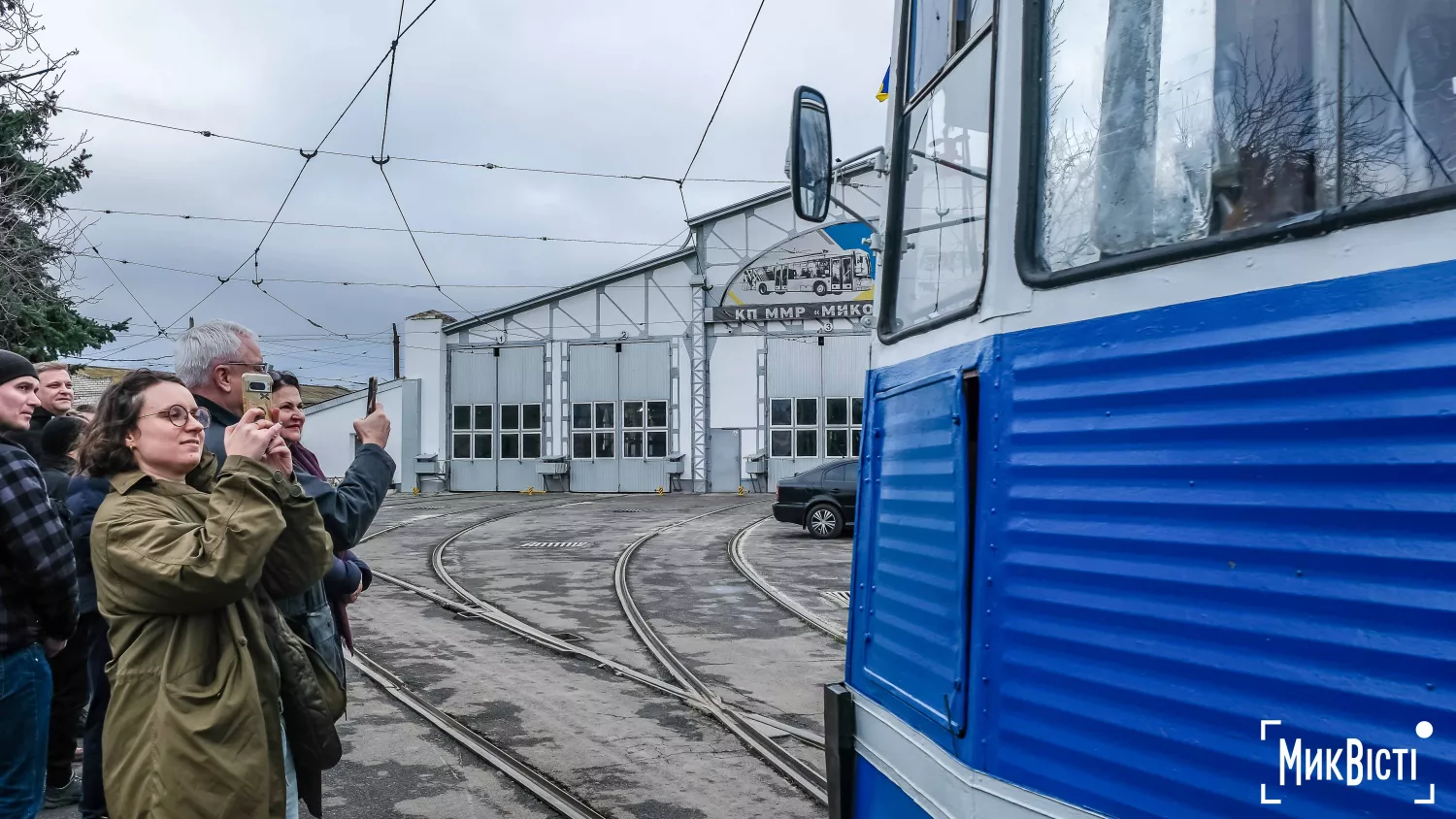 Візит Посолки ЄС та представника Єврокомісії до «Миколаївелектротрансу», де вже працює 24-кВт сонячна станція. Фото: НикВести