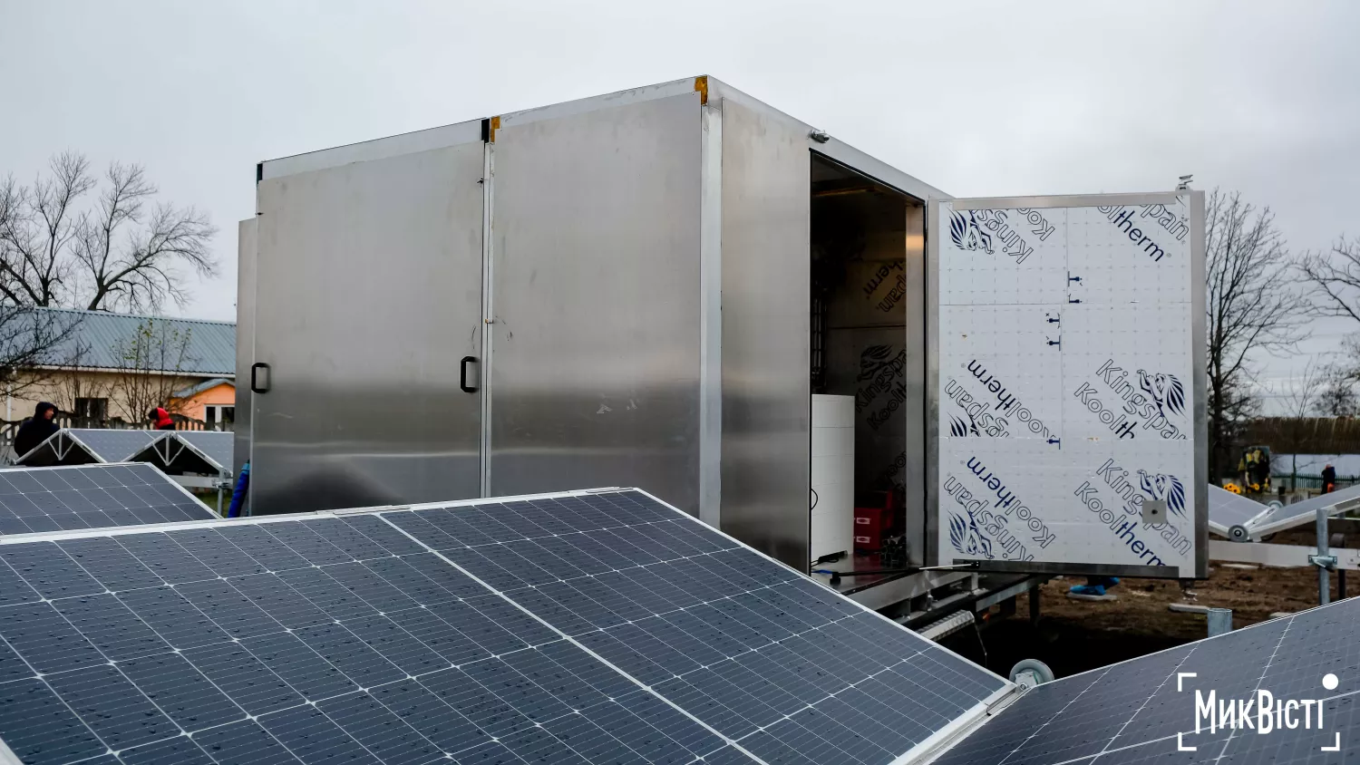 Мобільна станція очищення води на сонячних панелях. Фото: НикВести