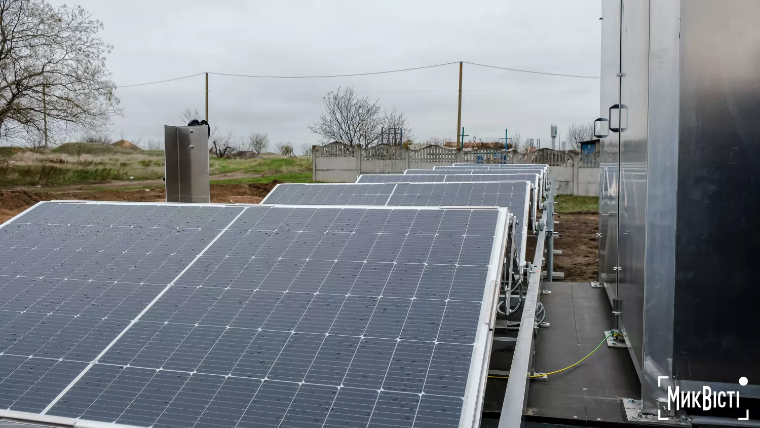 Мобільна станція очищення води на сонячних панелях. Фото: НикВести