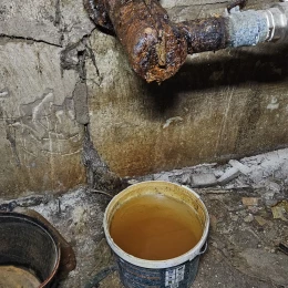 Фото поржавілої ділянки труби, опубліковані в контакт-центрі при Миколаївській міській раді