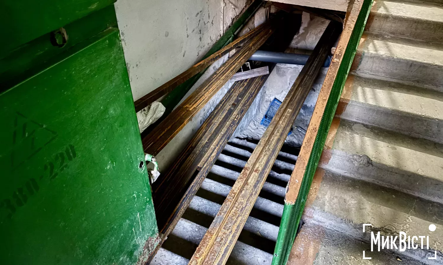 Будівництво критих парковок у дворі баготоповерхівок в Миколаєві. Фото: МикВісті