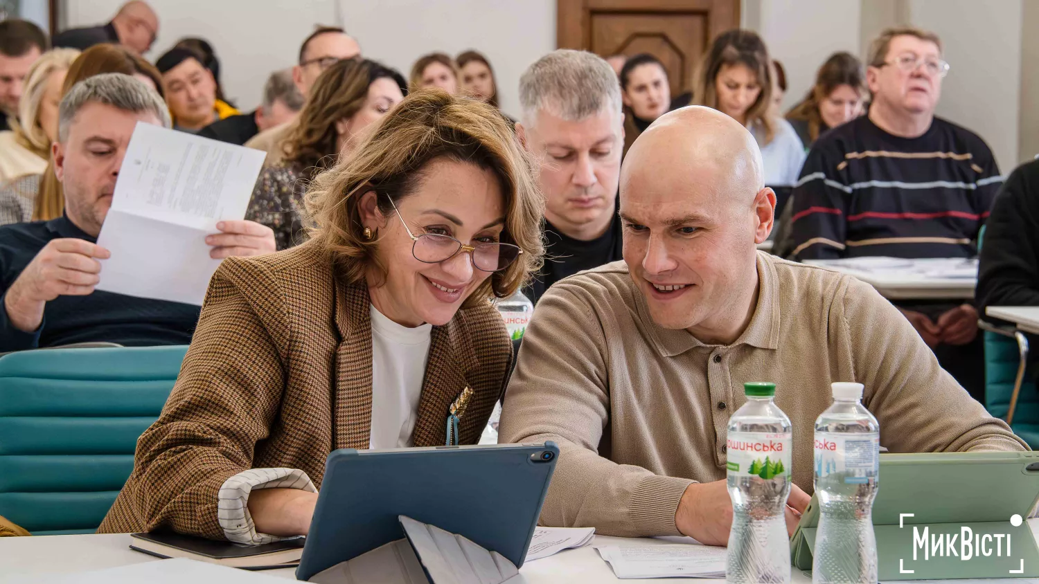 Депутати Ганна Ременнікова та Олександр Береза, фракція «Пропозиція». Фото МикВісті