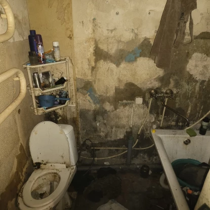 Стан квартири в Миколаєві, де живуть троє маленьких дітей. Фото: Юлія Кравченко