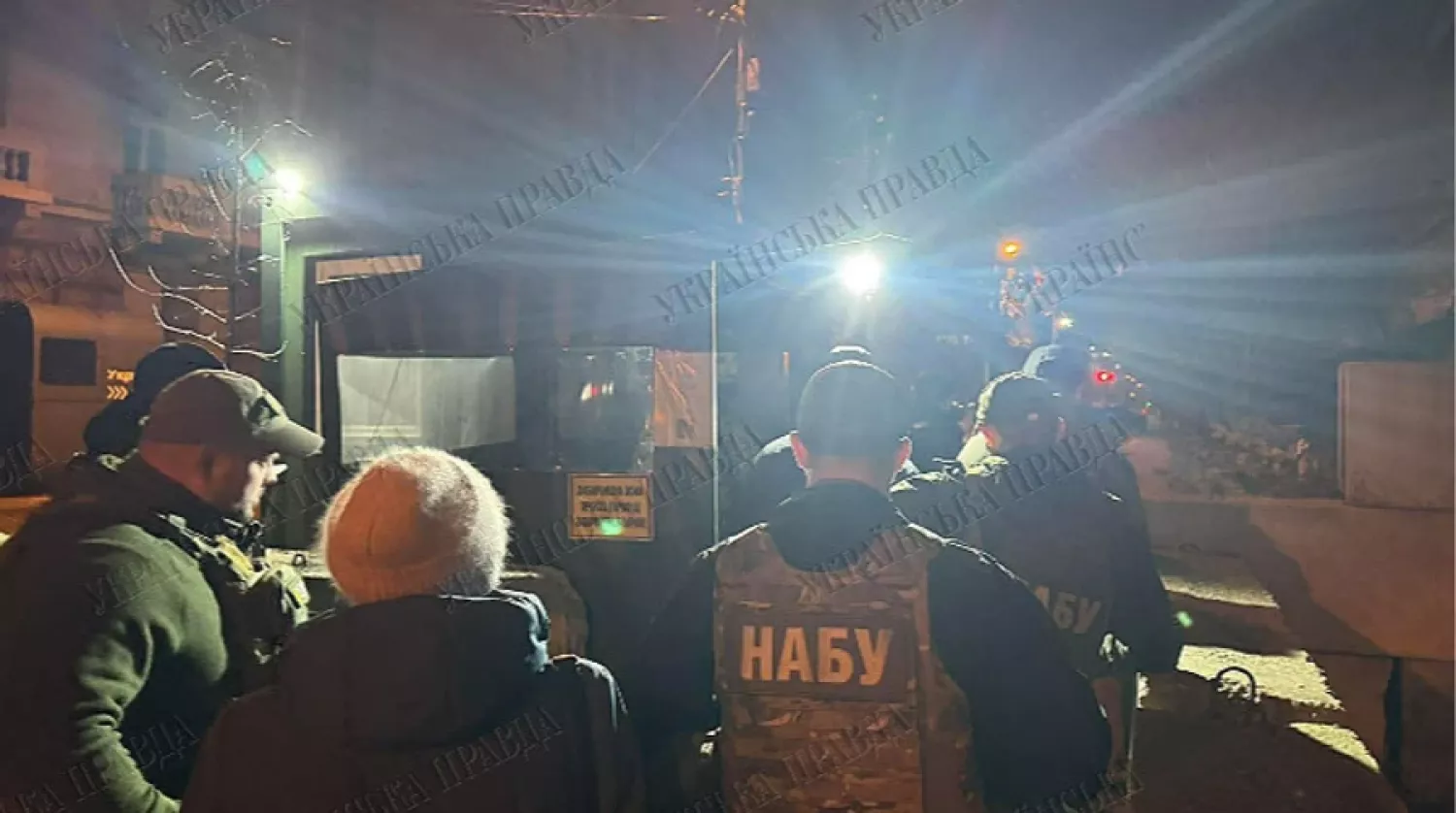 НАБУ проводять обшуки в Урядовому кварталі, 28 листопада. Фото: УП