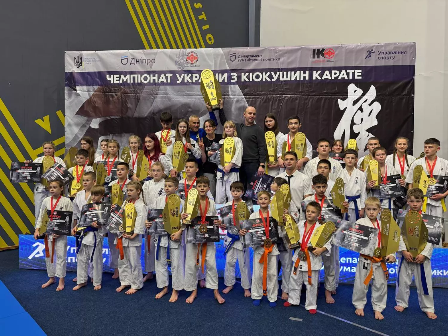 Миколаївські каратисти вибороли друге місце на Кубку України з кіокушин карате. Фото: Федерація кіокушин карате в Миколаївській області