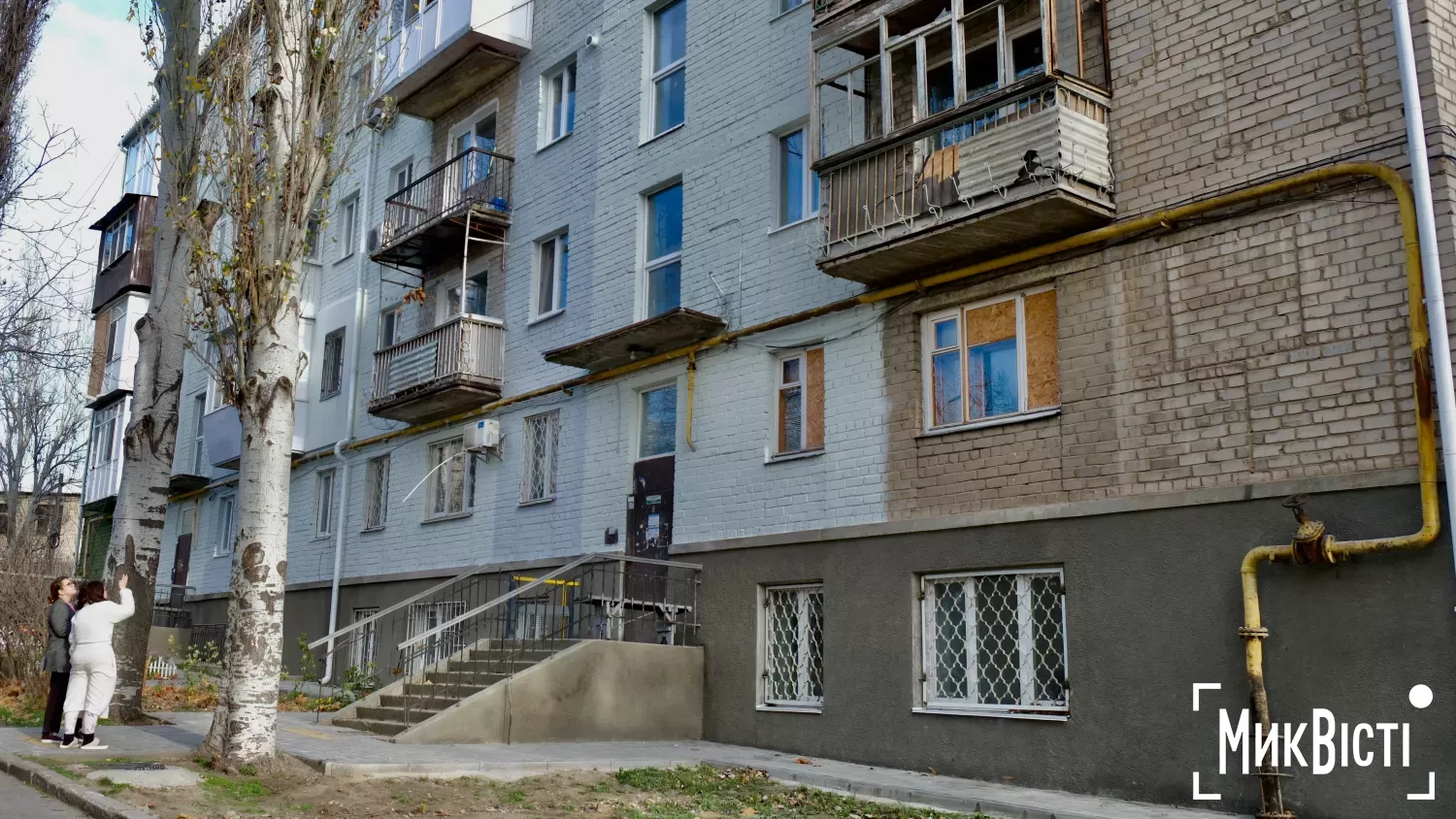 Багатоповерхівка у центрі Миколаєва, яка постраждала від вибухової хвилі у 2022 році. Фото: МикВісіт