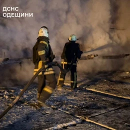 Дрони атакували енергетику та порти Одещини 4 листопада. Фото: ДСНС